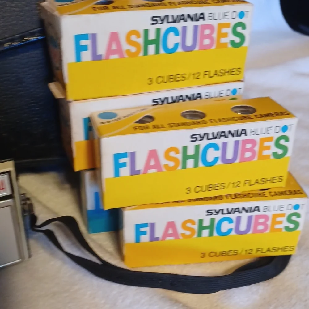 Kodak 104 Camera with Black Case Vintage Flash Cubes And Film